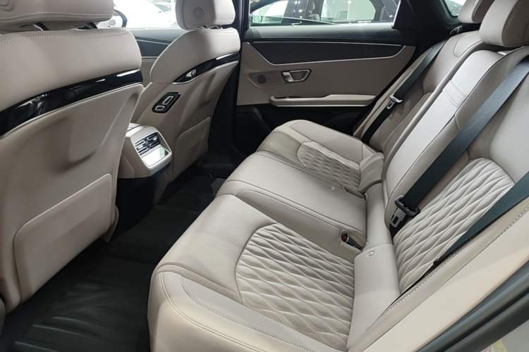 Used BYD Han 2025 EV with 701 km of Laser Radar-Enabled Intelligent Driving Left Rear Seat