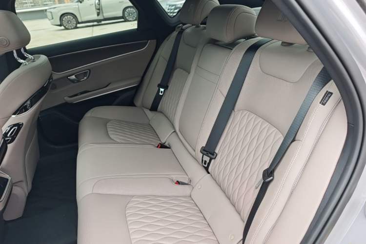 Used BYD Han 2025 DM-i Intelligent Driving Edition 125KM LiDAR Flagship Model Left Rear Seat