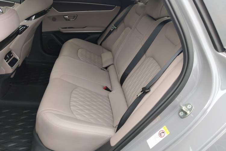 Used BYD Han 2025 DM-i Intelligent Driving Edition 125KM LiDAR Flagship Model Left Rear Seat