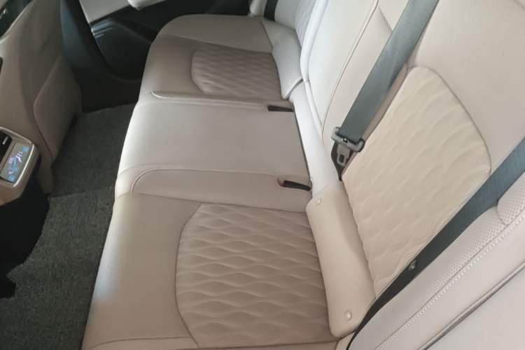 Used BYD Han 2025 EV with 701 km of Laser Radar-Enabled Intelligent Driving Left Rear Seat