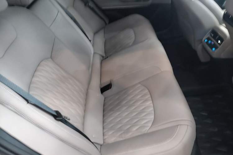 Used BYD Han 2025 DM-i 125KM LiDAR-Powered Intelligent Driving Model Left Rear Seat