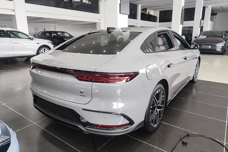 Used BYD Han 2025 Model EV Intelligent Driving Edition 635KM LiDAR Flagship Rear Right 45 Deg