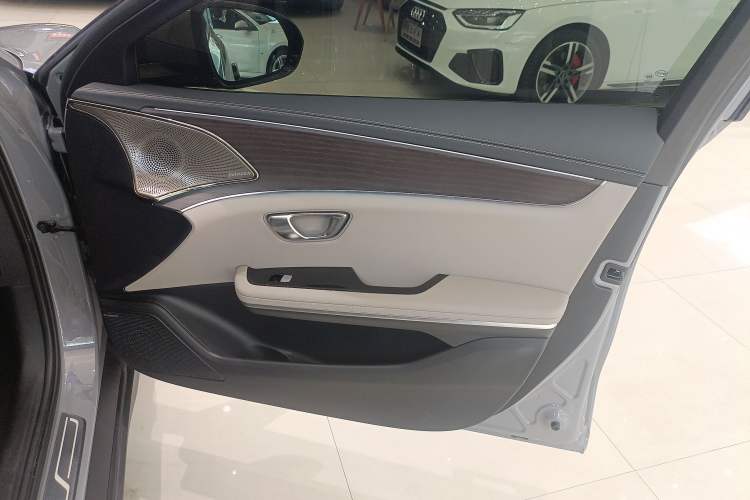 Used BYD Han 2025 DM-i 125KM LiDAR-Powered Intelligent Driving Model Right Front Door Interior