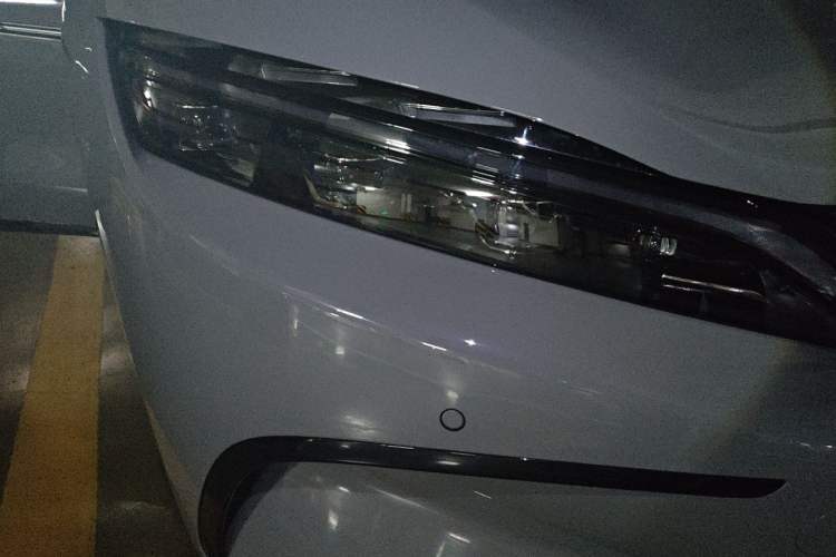 Used BYD Han 2025 DM-i 125KM Elite Model Right Front Headlight