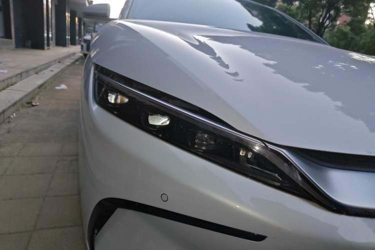 Used BYD Han 2025 DM-i 125KM Prestige Model Right Front Headlight