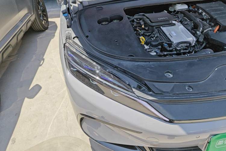 Used BYD Han 2025 DM-i 125KM Prestige Model Right Front Headlight