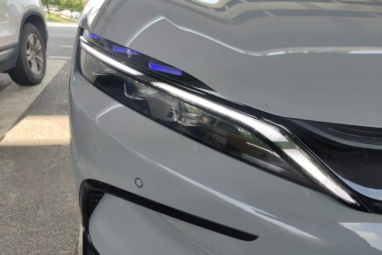 Used BYD Han 2025 DM-i 125KM Elite Model Right Front Headlight