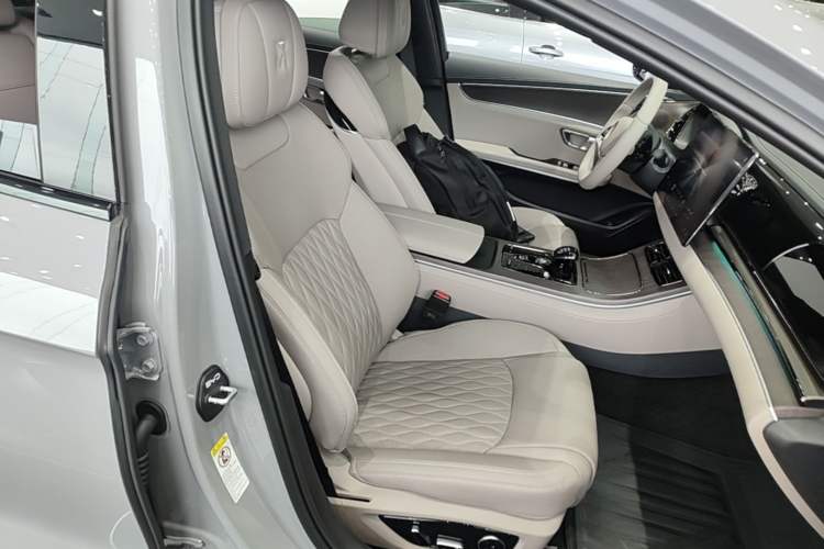 Used BYD Han 2025 EV with 701 km of Laser Radar-Enabled Intelligent Driving Right Front Seat