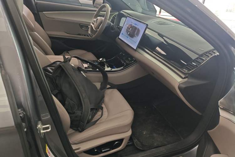 Used BYD Han 2025 DM-i 125KM Prestige Model Right Front Seat
