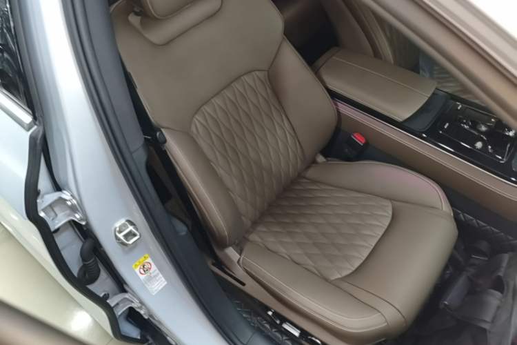 Used BYD Han 2025 DM-i 125KM Elite Model Right Front Seat