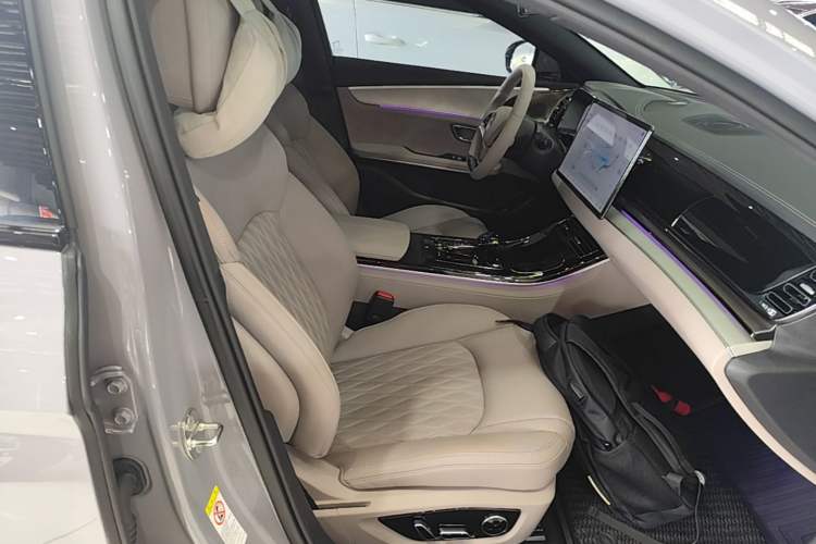 Used BYD Han 2025 DM-i 125KM Prestige Model Right Front Seat