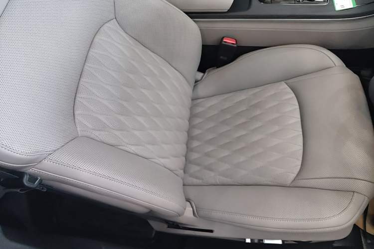 Used BYD Han 2025 DM-i 125KM LiDAR-Powered Intelligent Driving Model Right Front Seat