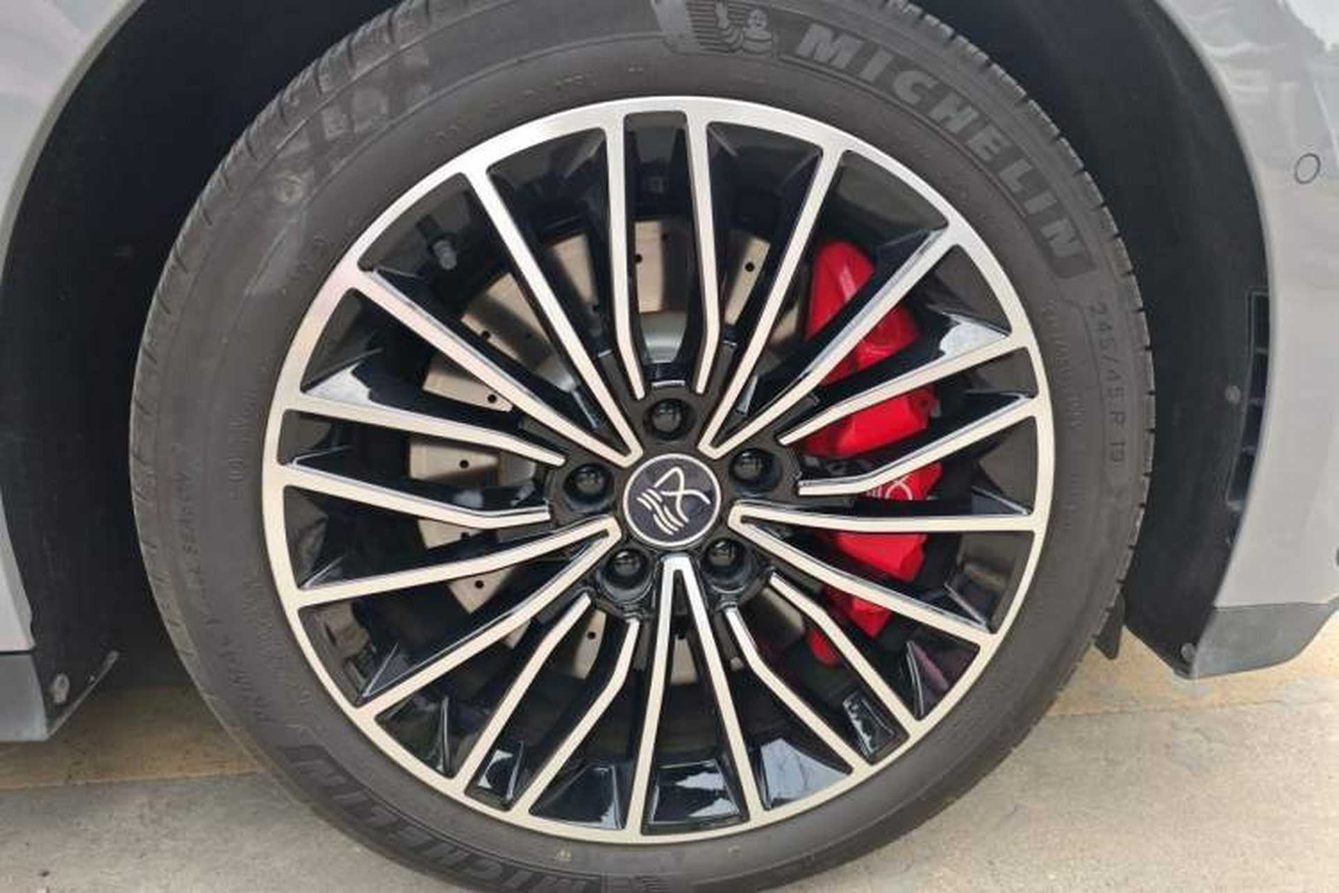 Used BYD Han 2025 EV with 701 km of Laser Radar-Enabled Intelligent Driving Right Front Wheel Hub