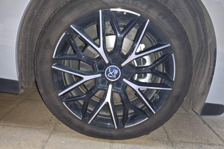 Used BYD Han 2025 DM-i 125KM Prestige Model Right Front Wheel Hub