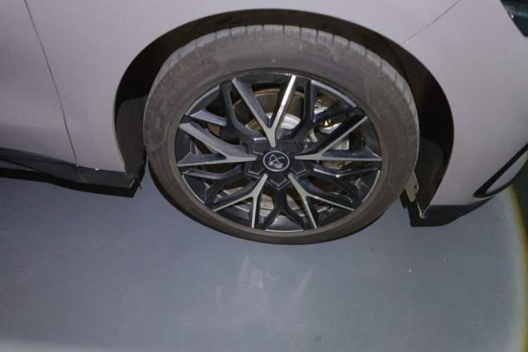 Used BYD Han 2025 DM-i 125KM Prestige Model Right Front Wheel Hub