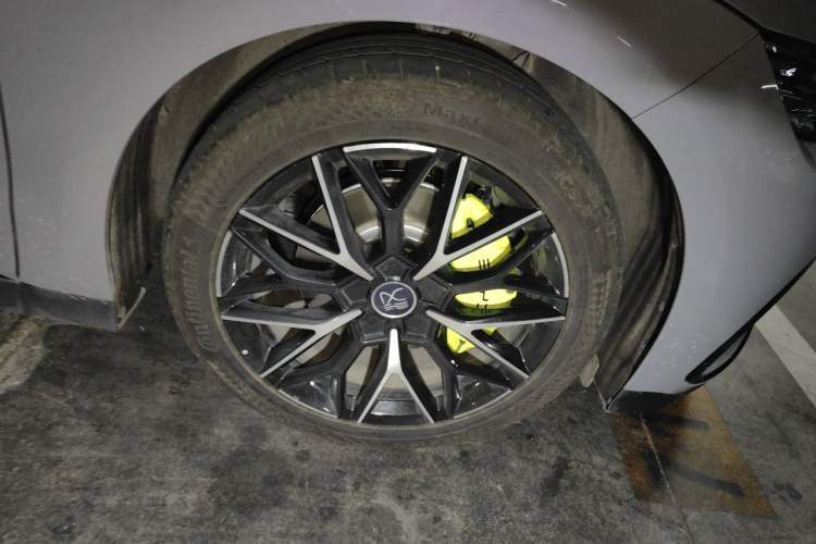 Used BYD Han 2025 DM-i 125KM Prestige Model Right Front Wheel Hub