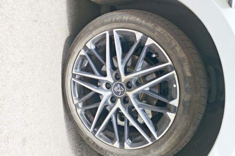 Used BYD Han 2025 EV Intelligent Driving Version 701KM Prestige Model Right Front Wheel Hub