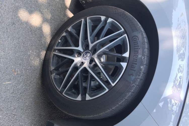 Used BYD Han 2025 EV Intelligent Driving Edition 605KM Prestige Model Right Front Wheel Hub
