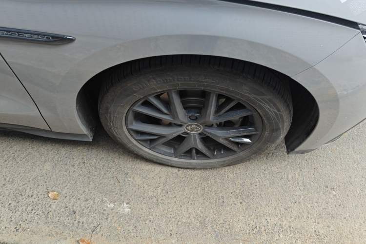 Used BYD Han 2025 DM-i 125KM Elite Model Right Front Wheel Hub