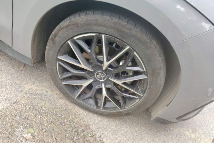 Used BYD Han 2025 DM-i 125KM Prestige Model Right Front Wheel Hub