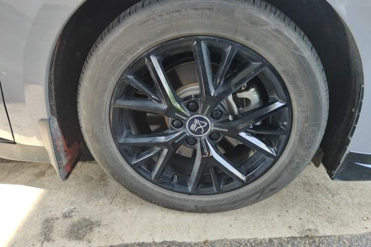 Used BYD Han 2025 DM-i 125KM Elite Model Right Front Wheel Hub