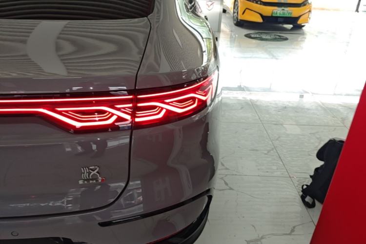 Used BYD Han 2025 DM-i Intelligent Driving Edition 125KM Prestige Model Right Rear Taillight