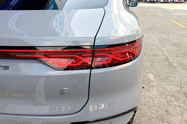 Used BYD Han 2025 DM-i 125KM Elite Model Right Rear Taillight