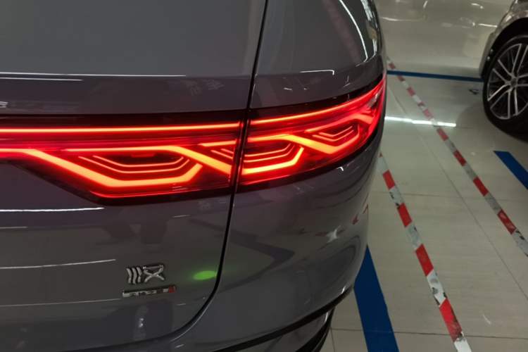 Used BYD Han 2025 DM-i Intelligent Driving Edition 125KM LiDAR Flagship Model Right Rear Taillight