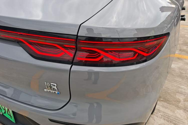 Used BYD Han 2025 EV Intelligent Driving Edition 605KM Prestige Model Right Rear Taillight