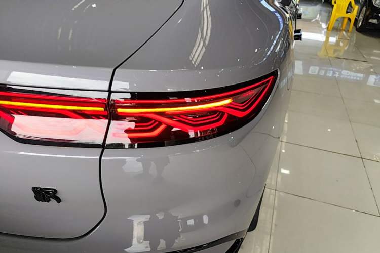 Used BYD Han 2025 DM-i 125KM Prestige Model Right Rear Taillight