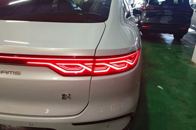Used BYD Han 2025 DM-i 125KM Elite Model Right Rear Taillight