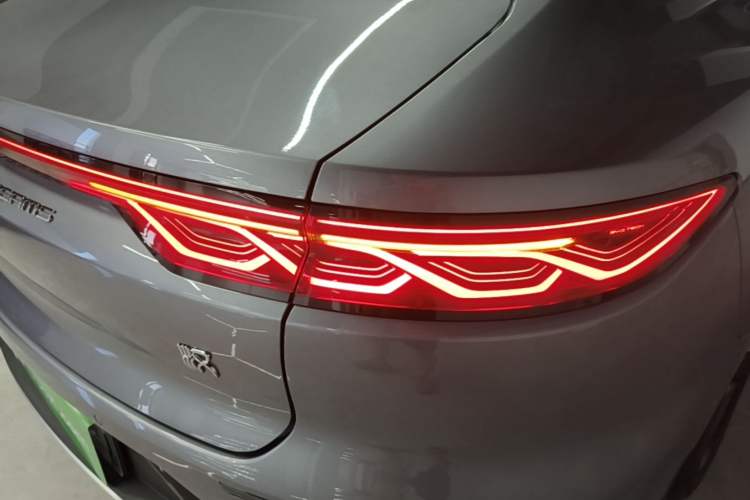 Used BYD Han 2025 DM-i 125KM Elite Model Right Rear Taillight