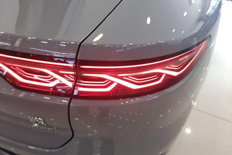 Used BYD Han 2025 DM-i 125KM LiDAR-Powered Intelligent Driving Model Right Rear Taillight