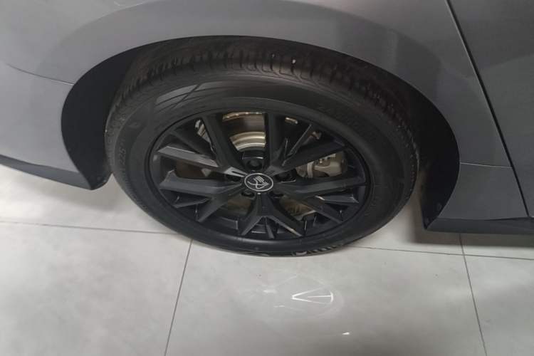 Used BYD Han 2025 DM-i 125KM Elite Model Right Rear Wheel Hub