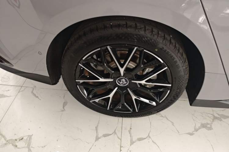 Used BYD Han 2025 DM-i Intelligent Driving Edition 125KM Prestige Model Right Rear Wheel Hub