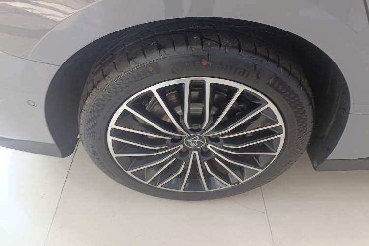 Used BYD Han 2025 DM-i 125KM LiDAR-Powered Intelligent Driving Model Right Rear Wheel Hub