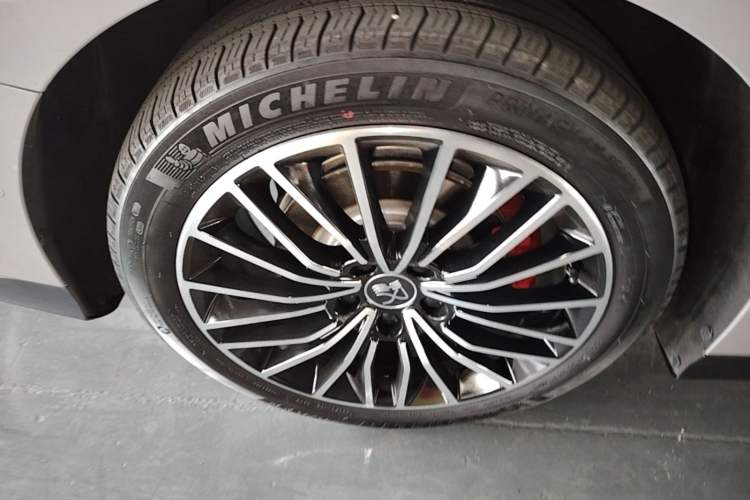 Used BYD Han 2025 EV Intelligent Driving Edition 701KM LiDAR Flagship Model Right Rear Wheel Hub