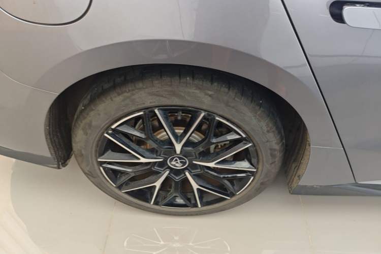 Used BYD Han 2025 DM-i 125KM Prestige Model Right Rear Wheel Hub