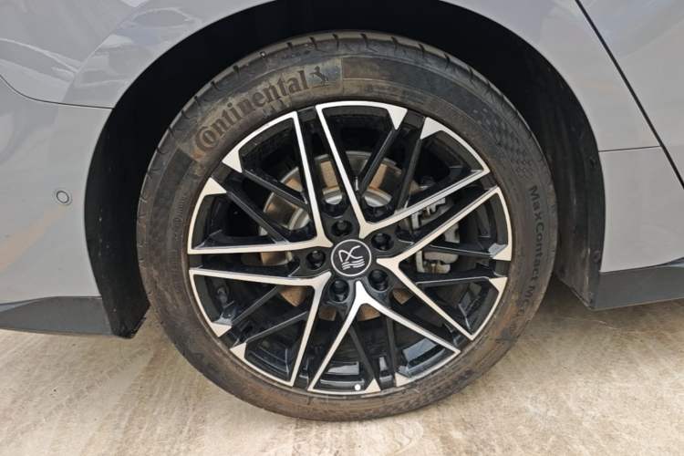 Used BYD Han 2025 EV Intelligent Driving Edition 605KM Prestige Model Right Rear Wheel Hub