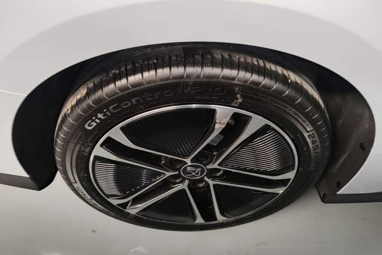 Used BYD Han 2025 DM-i 125KM Prestige Model Right Rear Wheel Hub