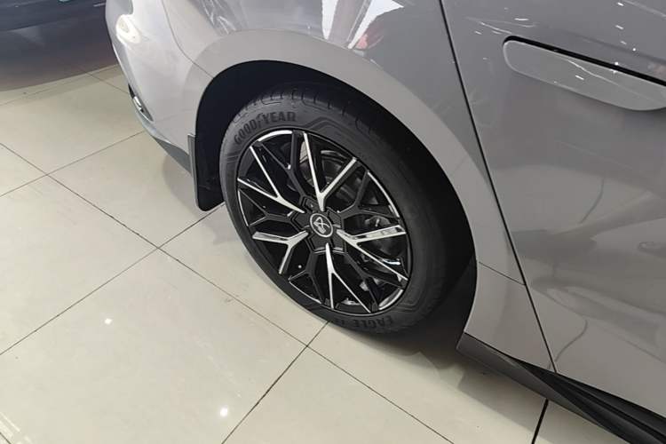 Used BYD Han 2025 DM-i 125KM Prestige Model Right Rear Wheel Hub