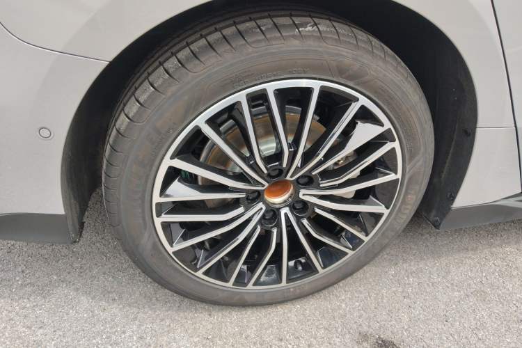 Used BYD Han 2025 DM-i Intelligent Driving Edition 125KM LiDAR Flagship Model Right Rear Wheel Hub