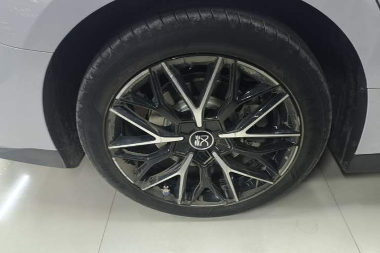 Used BYD Han 2025 DM-i 125KM Prestige Model Right Rear Wheel Hub