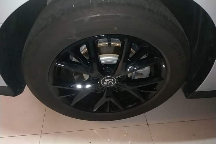 Used BYD Han 2025 DM-i Smart Drive 125KM Comfort Edition Right Rear Wheel Hub