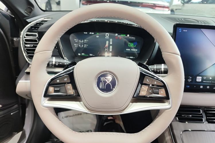 Used BYD Han 2025 EV with 701 km of Laser Radar-Enabled Intelligent Driving Steering Wheel