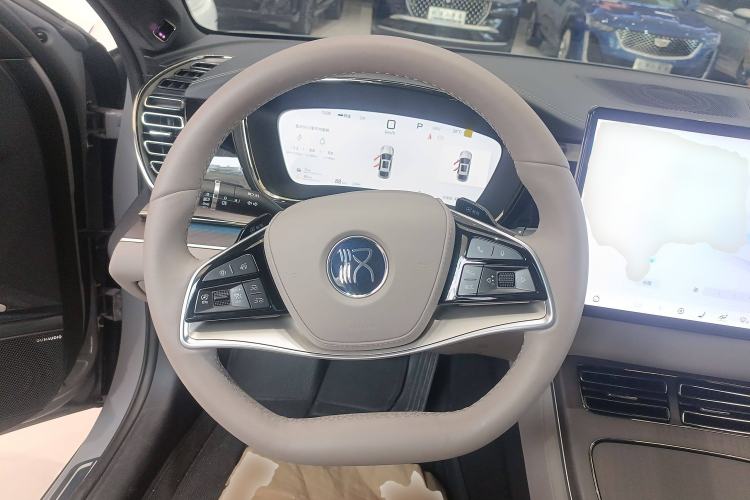 Used BYD Han 2025 DM-i 125KM LiDAR-Powered Intelligent Driving Model Steering Wheel