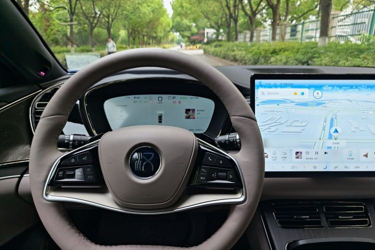 Used BYD Han 2025 EV Intelligent Driving Edition 701KM LiDAR Flagship Model Steering Wheel