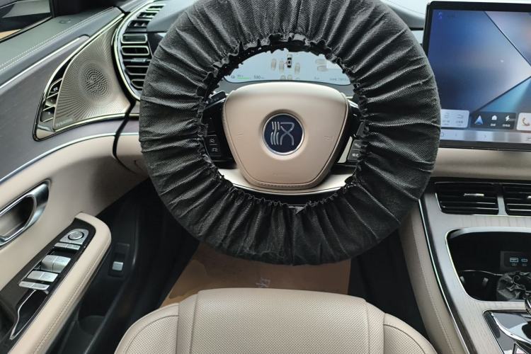 Used BYD Han 2025 EV with 701 km of Laser Radar-Enabled Intelligent Driving Steering Wheel