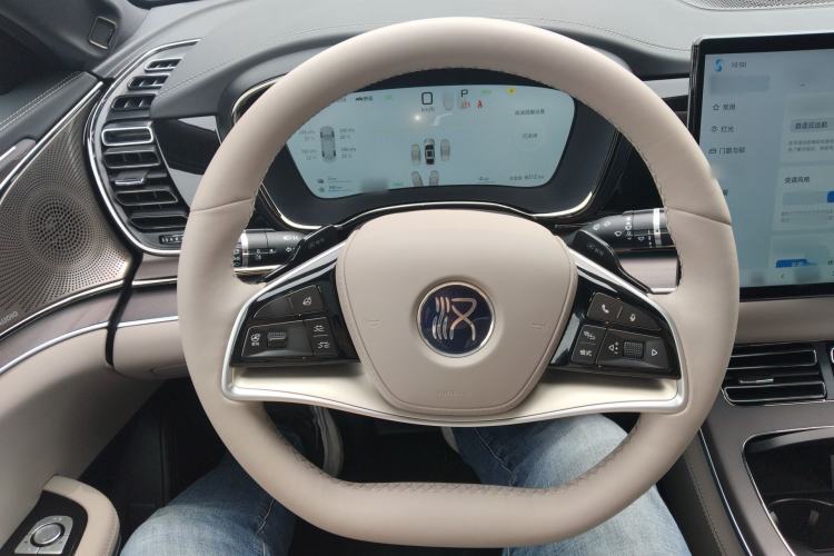 Used BYD Han 2025 DM-i Intelligent Driving Edition 125KM LiDAR Flagship Model Steering Wheel