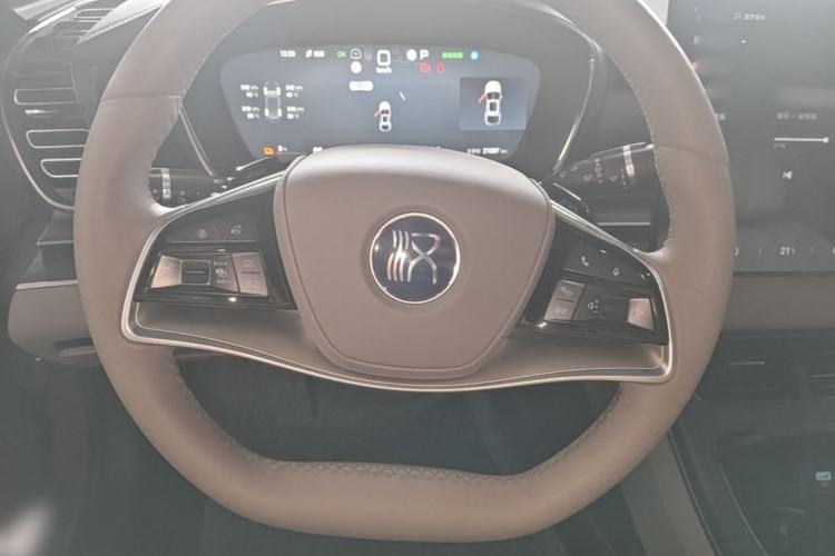 Used BYD Han 2025 EV with 701 km of Laser Radar-Enabled Intelligent Driving Steering Wheel